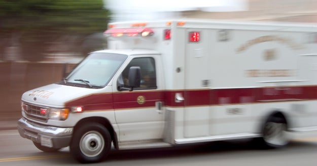 2 Chicago firefighters, teenager injured in Lincoln Park apartment fire 