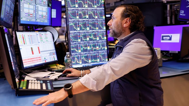 Market Reactions in Hong Kong As Asian Stocks Tumble Most Since 2008 on Global Recession Worries 