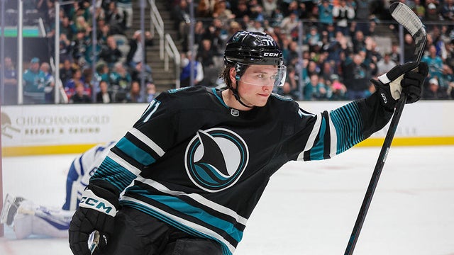 sharks-maple-leafs-2206611801.jpg 