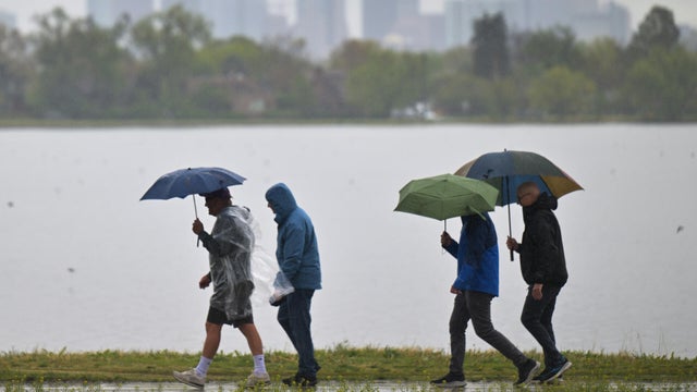 Rain continues to fall at Sloans Lake 